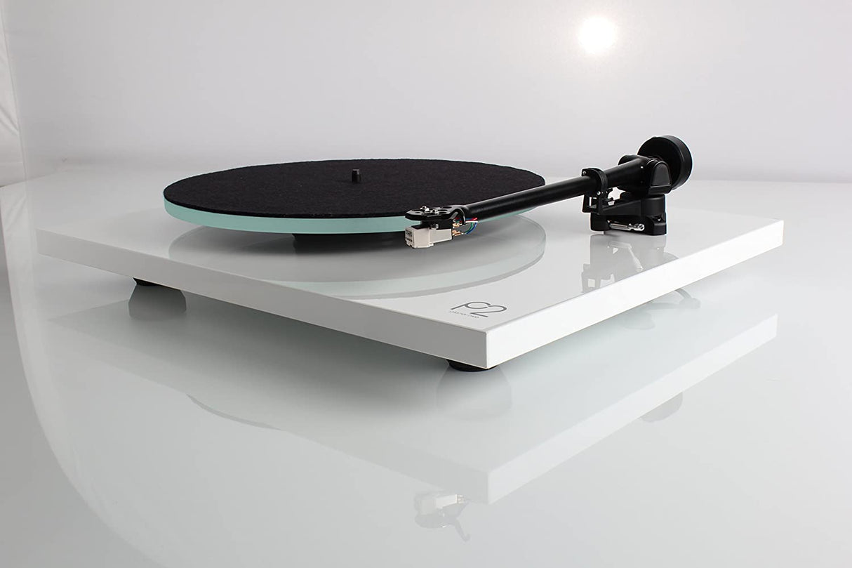 REGA Planar 2 BIANCO Giradischi con piatto in vetro, braccio RB220 e testina Carbon motore 24V - TechSoundSystem.com