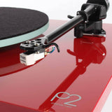 REGA Planar 2 Giradischi ROSSO con piatto in vetro, braccio RB220 e testina Carbon motore 24V - TechSoundSystem.com