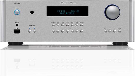 Rotel RA-1592 SILVER Amplificatore integrato da 200 + 200 W RMS su 8 ohm. Convertitore da AKM high-end 32-bit/768kHz. Bluetooth AptX. - TechSoundSystem.com