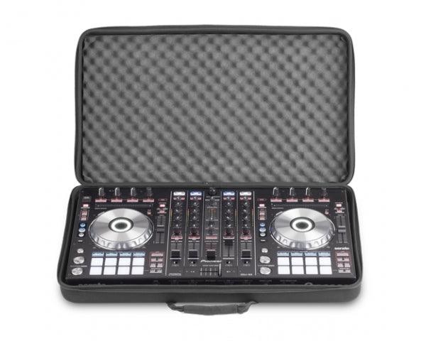 UDG U8303BL CREATOR CONTROLLER HARDCASE XL PER NATIVE INSTRUMENTS TRAKTOR S8 - PIONEER DDJ-SX2/XDJ-R1/DDJ-S1 NUMARK N4/NS6 - TechSoundSystem.com